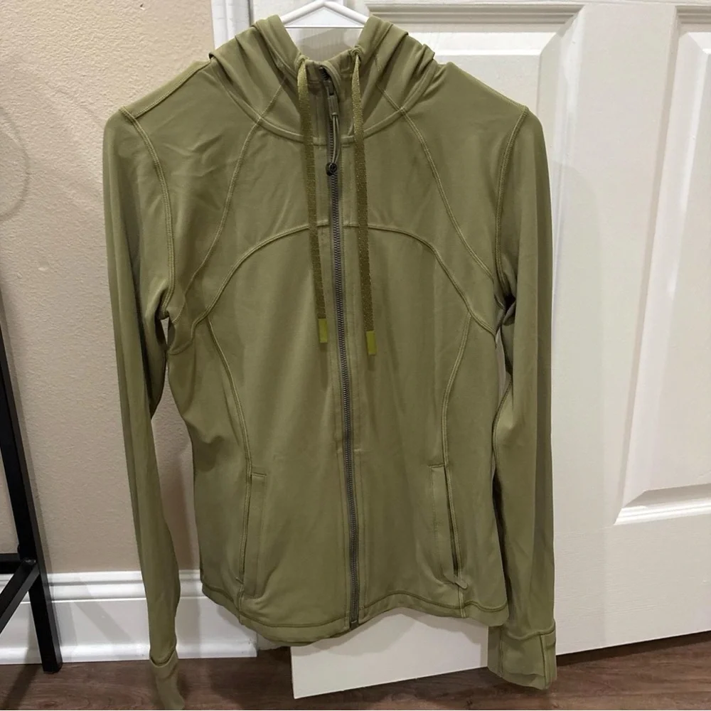 Lululemon top - Picture 3 of 3